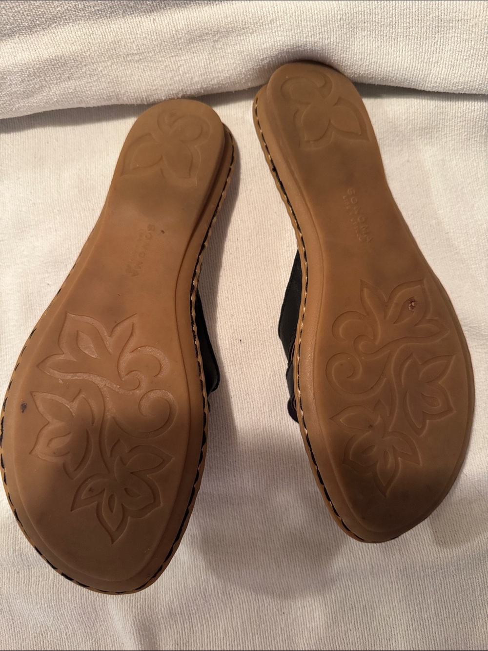 Sonoma Black Flower Appliqué Sandals - Size 8.5 - Picture 5 of 5